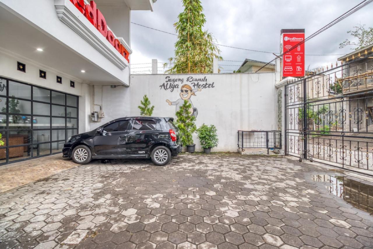 יוגיאקרטה Reddoorz Hostel Near Stadion Mandala Krida Yogya מראה חיצוני תמונה